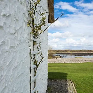 Dunguaire Thatched , Galway Ireland